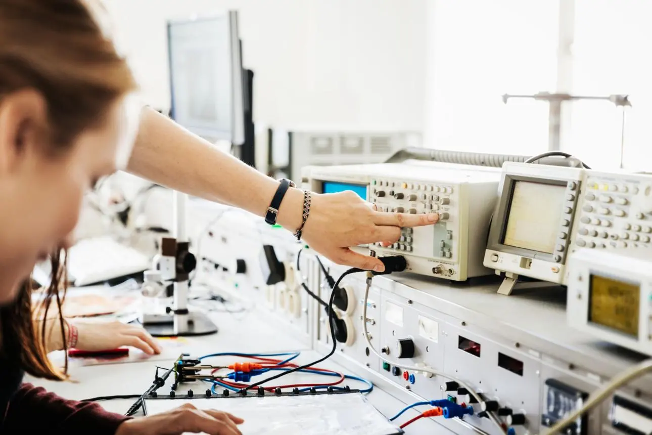 Features of Engineering Education in the Modern Era